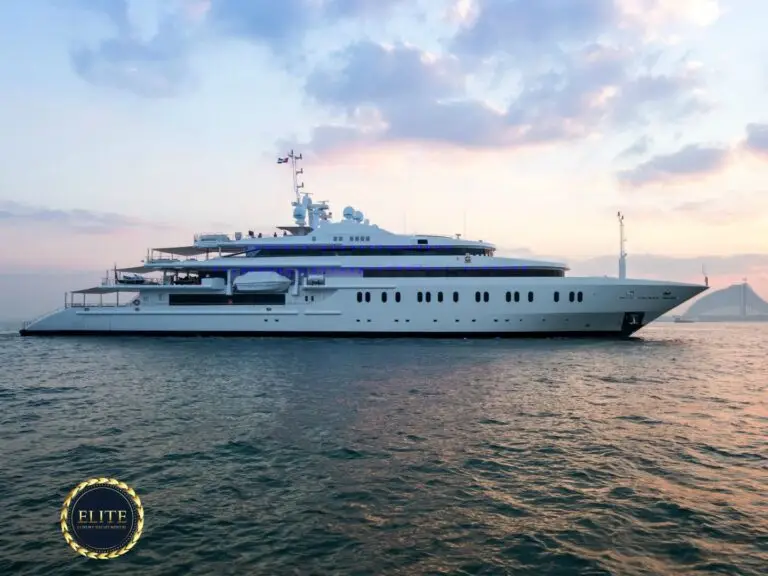 Moonlight II 300 Ft-Gallery. Fine Dining on a Yacht Rental Dubai: What to Expect image blog.